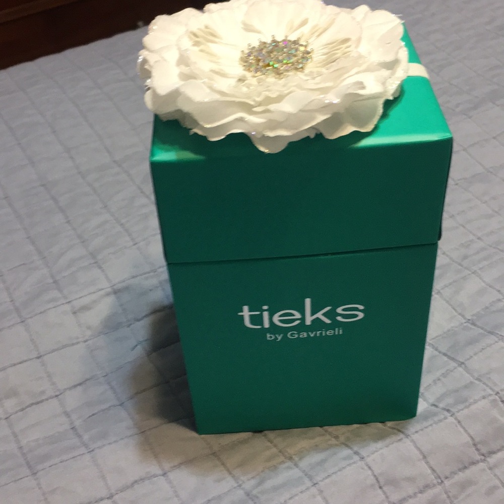 Tieks box and flower